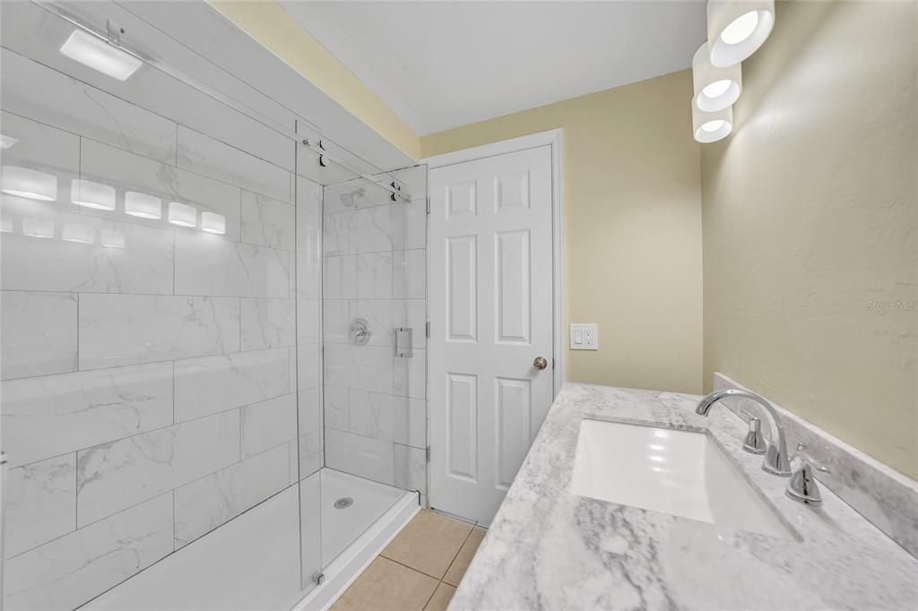 Под контрактом: $221,900 (2 спален, 2 ванн, 1200 Квадратных фут)