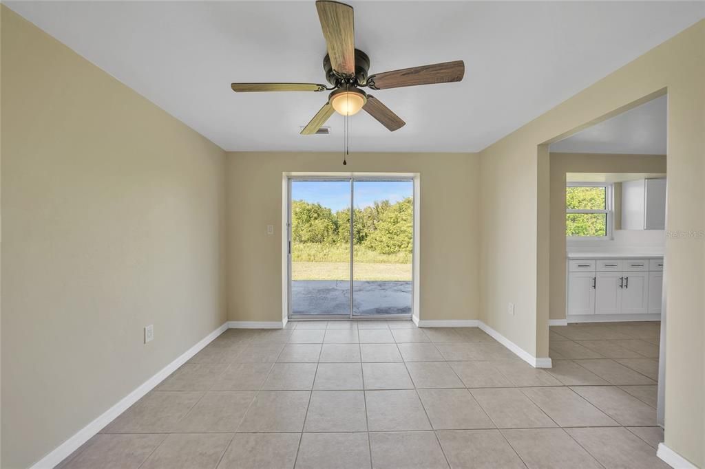 Под контрактом: $221,900 (2 спален, 2 ванн, 1200 Квадратных фут)