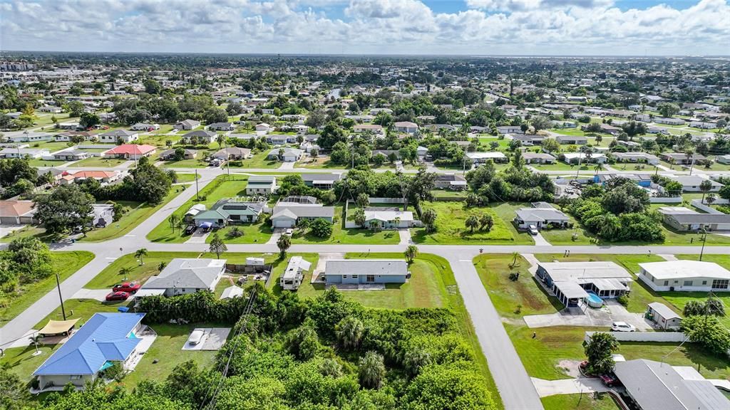 Под контрактом: $221,900 (2 спален, 2 ванн, 1200 Квадратных фут)