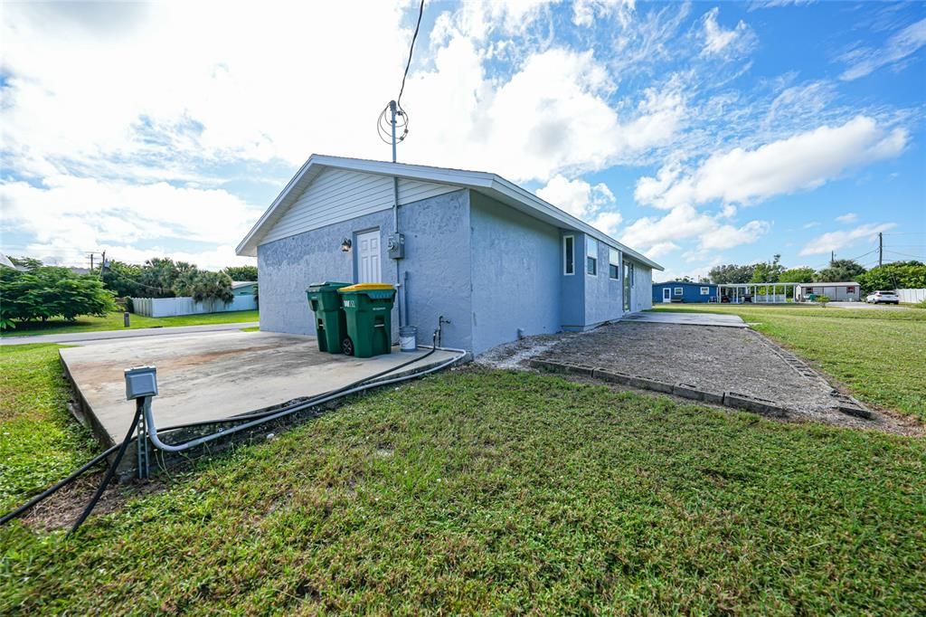 Под контрактом: $221,900 (2 спален, 2 ванн, 1200 Квадратных фут)