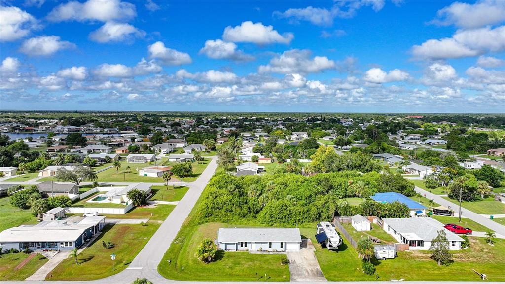 Под контрактом: $221,900 (2 спален, 2 ванн, 1200 Квадратных фут)