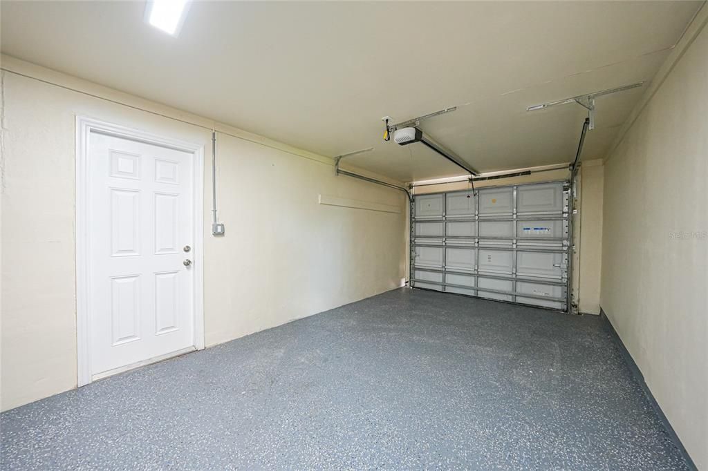 Под контрактом: $221,900 (2 спален, 2 ванн, 1200 Квадратных фут)