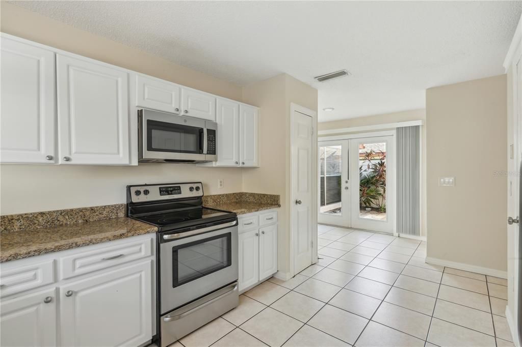 合同活跃: $374,900 (3 贝兹, 2 浴室, 1787 平方英尺)