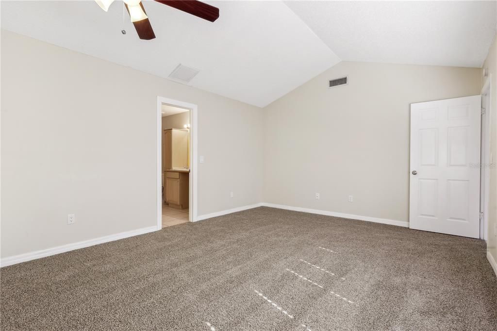 合同活跃: $374,900 (3 贝兹, 2 浴室, 1787 平方英尺)