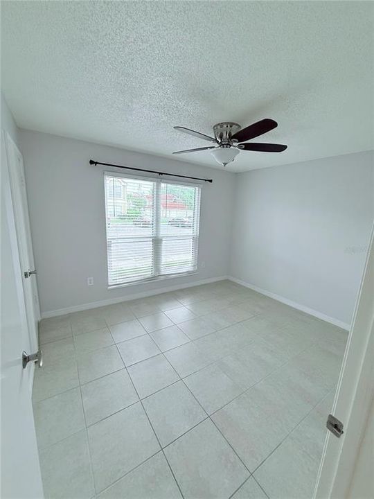 合同活跃: $1,900 (3 贝兹, 2 浴室, 1274 平方英尺)