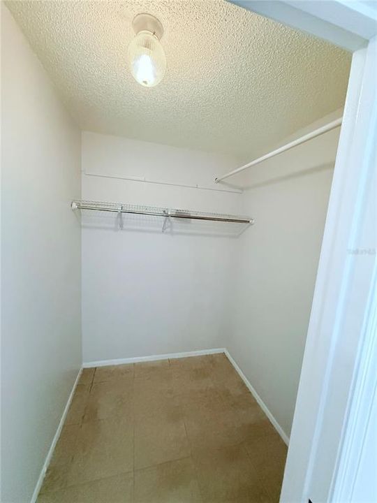 合同活跃: $1,900 (3 贝兹, 2 浴室, 1274 平方英尺)