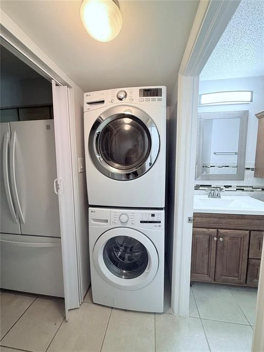 合同活跃: $1,900 (3 贝兹, 2 浴室, 1274 平方英尺)