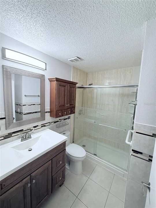 合同活跃: $1,900 (3 贝兹, 2 浴室, 1274 平方英尺)