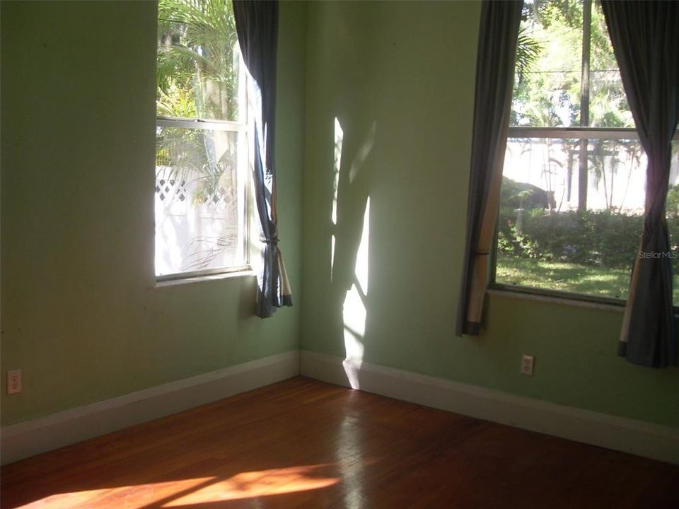 В аренду: $1,750 (2 спален, 1 ванн, 1955 Квадратных фут)