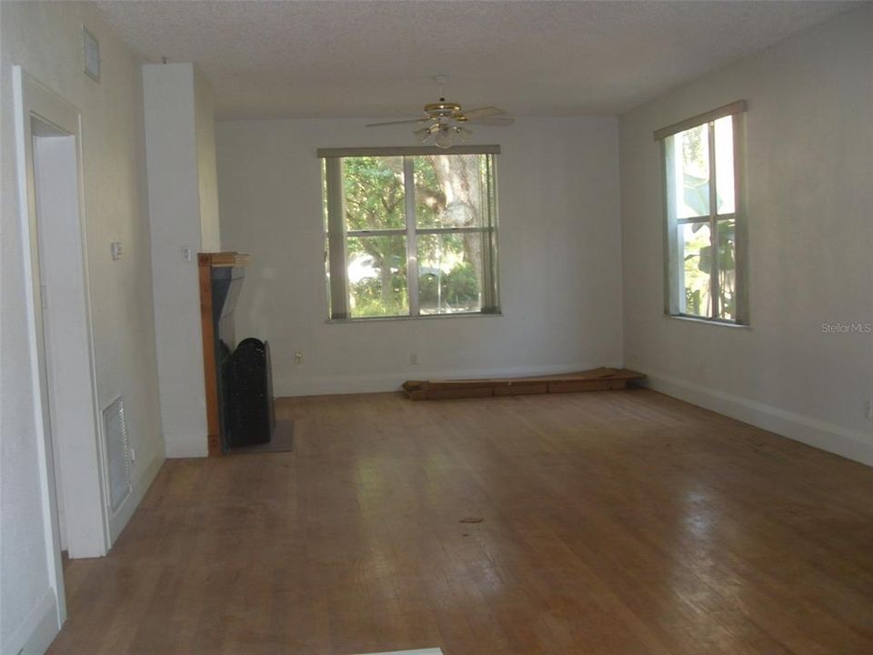 В аренду: $1,750 (2 спален, 1 ванн, 1955 Квадратных фут)