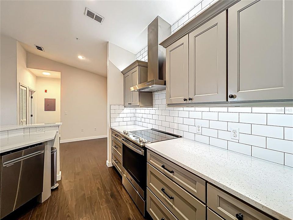 Activo con contrato: $164,995 (1 camas, 1 baños, 713 Pies cuadrados)