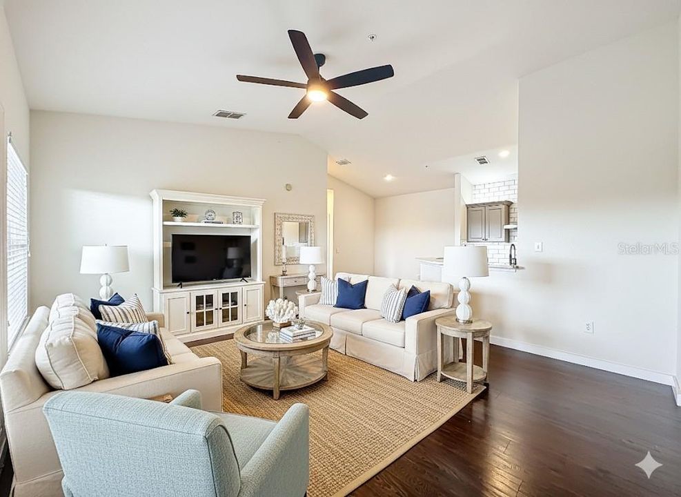 Activo con contrato: $164,995 (1 camas, 1 baños, 713 Pies cuadrados)