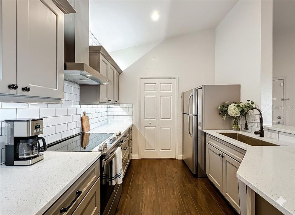 Activo con contrato: $164,995 (1 camas, 1 baños, 713 Pies cuadrados)