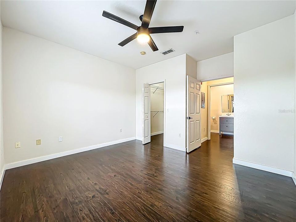 Activo con contrato: $164,995 (1 camas, 1 baños, 713 Pies cuadrados)