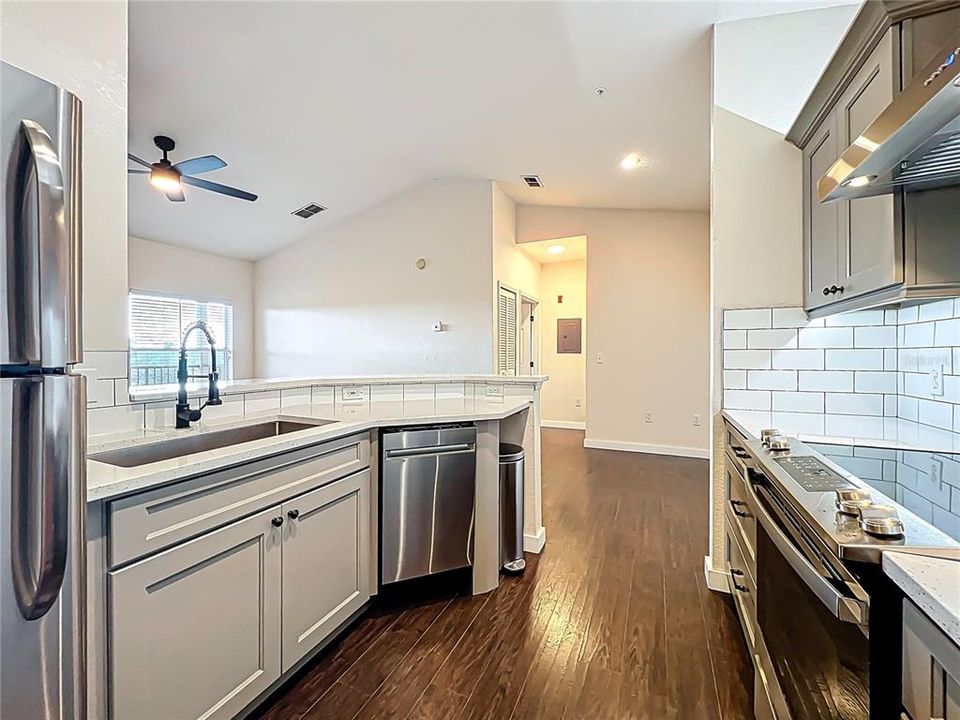 Activo con contrato: $164,995 (1 camas, 1 baños, 713 Pies cuadrados)