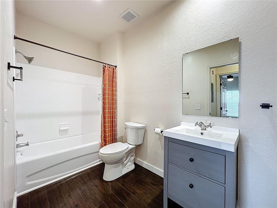 Activo con contrato: $164,995 (1 camas, 1 baños, 713 Pies cuadrados)