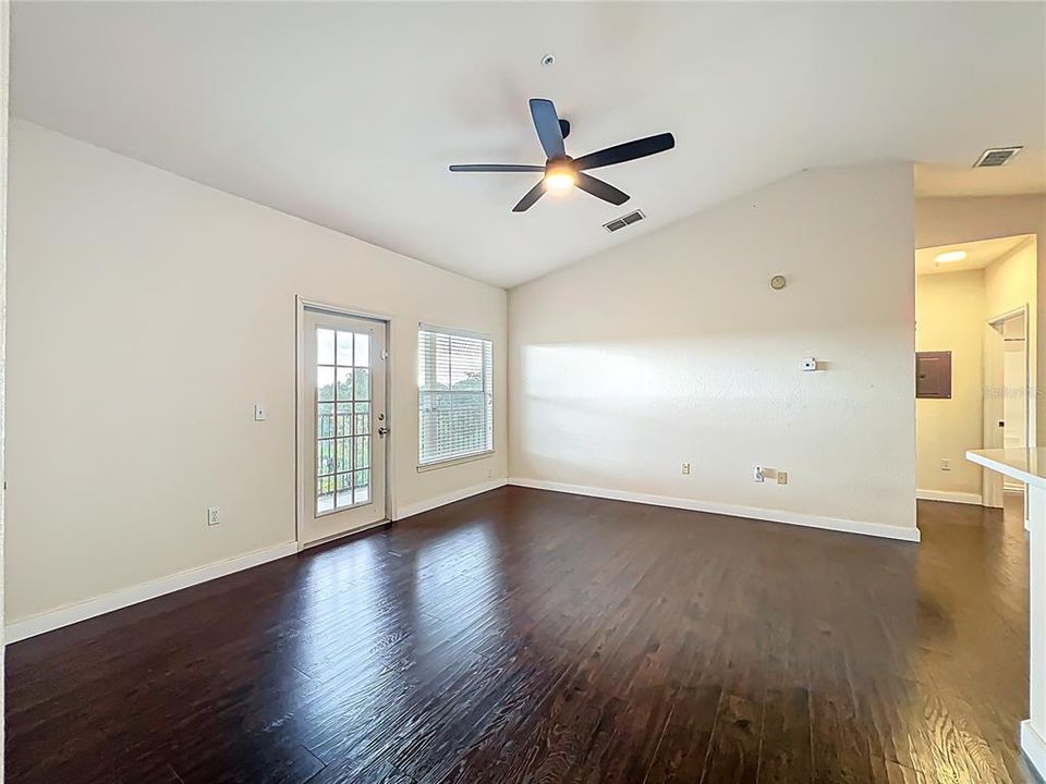 Activo con contrato: $164,995 (1 camas, 1 baños, 713 Pies cuadrados)