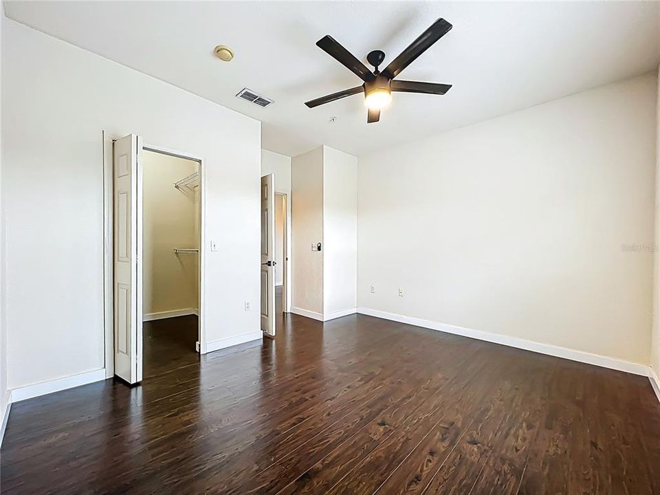 Activo con contrato: $164,995 (1 camas, 1 baños, 713 Pies cuadrados)