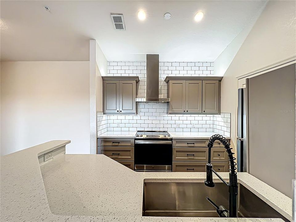 Activo con contrato: $164,995 (1 camas, 1 baños, 713 Pies cuadrados)