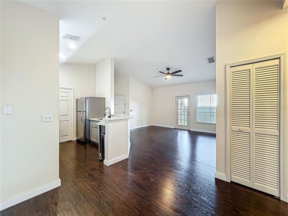 Activo con contrato: $164,995 (1 camas, 1 baños, 713 Pies cuadrados)