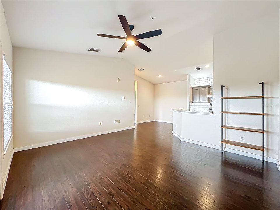 Activo con contrato: $164,995 (1 camas, 1 baños, 713 Pies cuadrados)