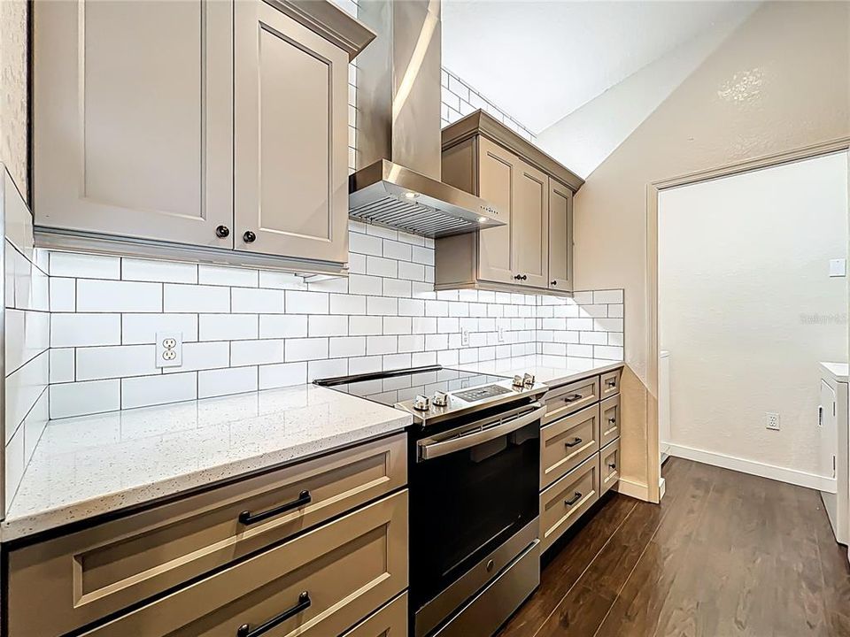 Activo con contrato: $164,995 (1 camas, 1 baños, 713 Pies cuadrados)