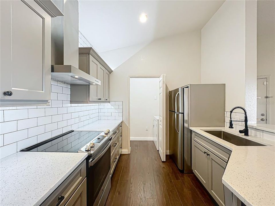 Activo con contrato: $164,995 (1 camas, 1 baños, 713 Pies cuadrados)