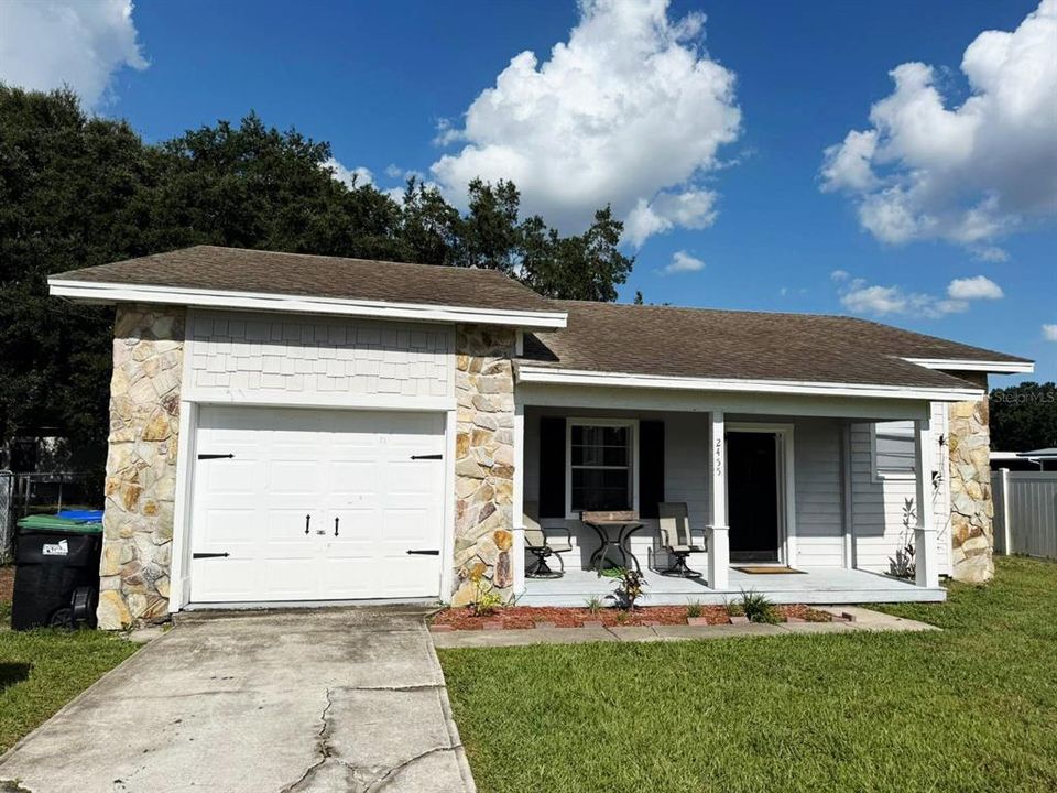 For Sale: $275,000 (3 beds, 1 baths, 896 Square Feet)