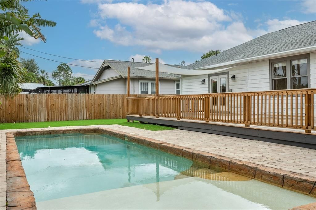 Под контрактом: $825,000 (4 спален, 2 ванн, 1865 Квадратных фут)