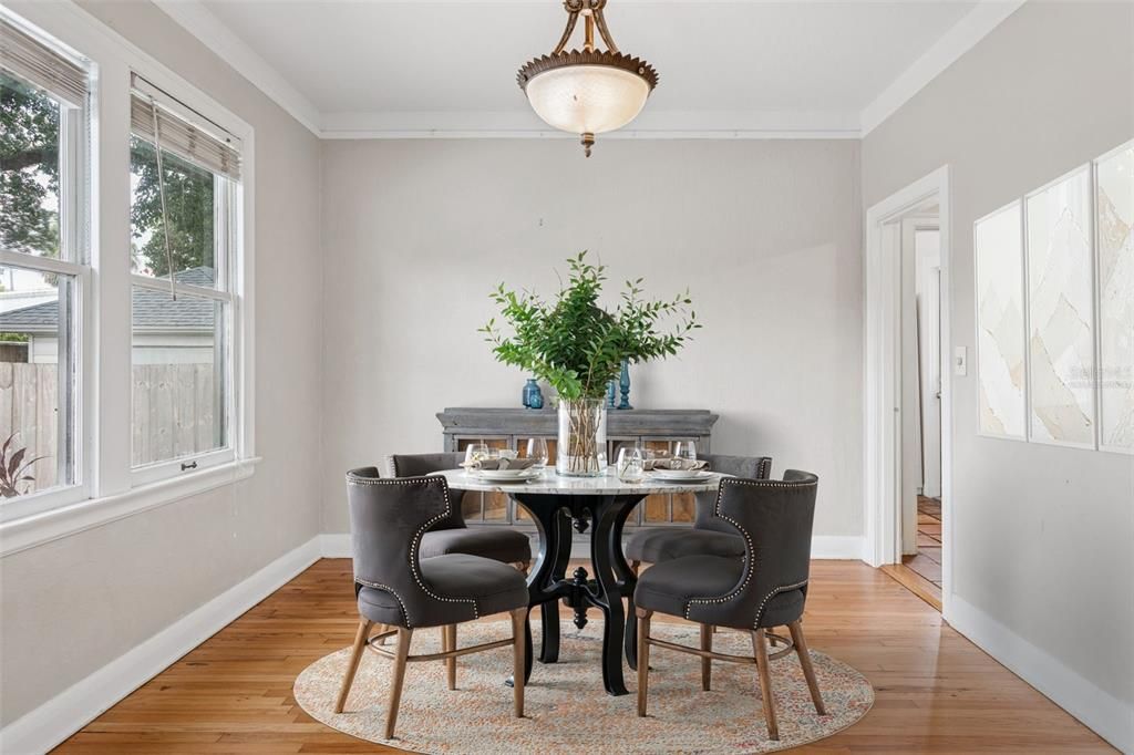 Под контрактом: $825,000 (4 спален, 2 ванн, 1865 Квадратных фут)