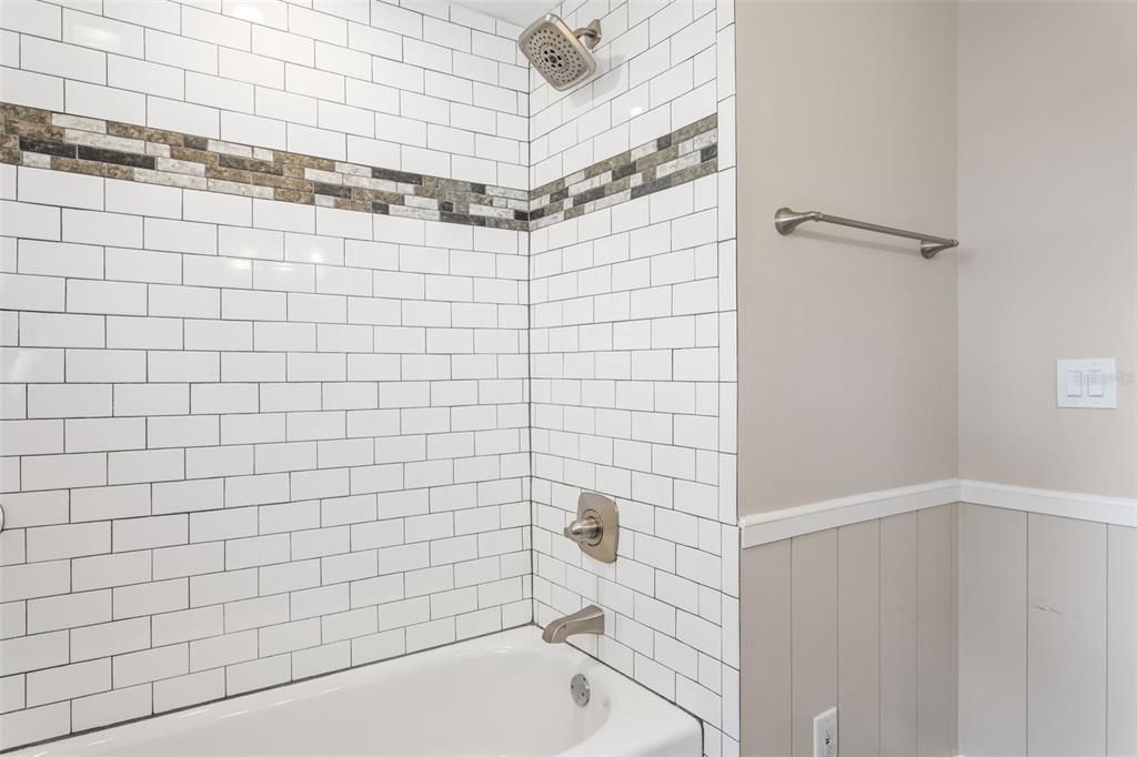 Под контрактом: $825,000 (4 спален, 2 ванн, 1865 Квадратных фут)