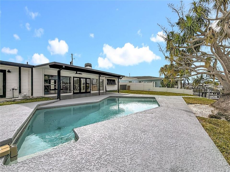 Active With Contract: $4,100 (3 beds, 3 baths, 1548 Square Feet)