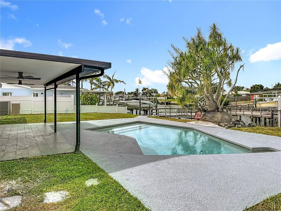 Active With Contract: $4,100 (3 beds, 3 baths, 1548 Square Feet)