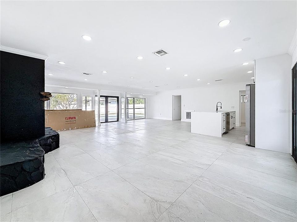 Active With Contract: $4,100 (3 beds, 3 baths, 1548 Square Feet)