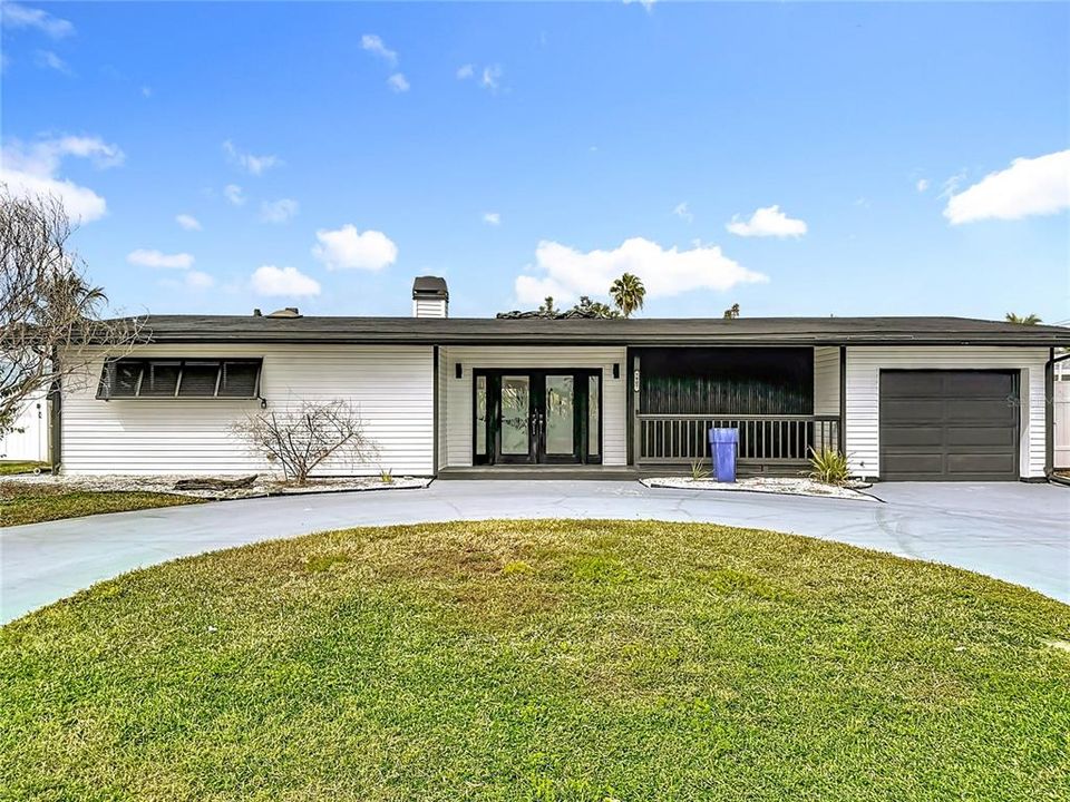 Active With Contract: $4,100 (3 beds, 3 baths, 1548 Square Feet)