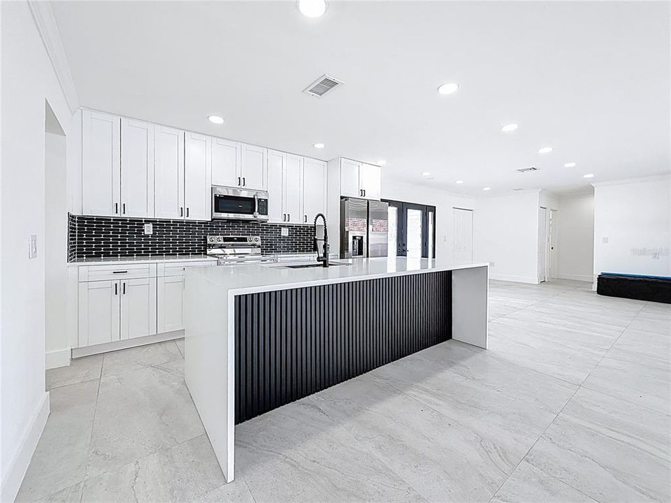 Active With Contract: $4,100 (3 beds, 3 baths, 1548 Square Feet)