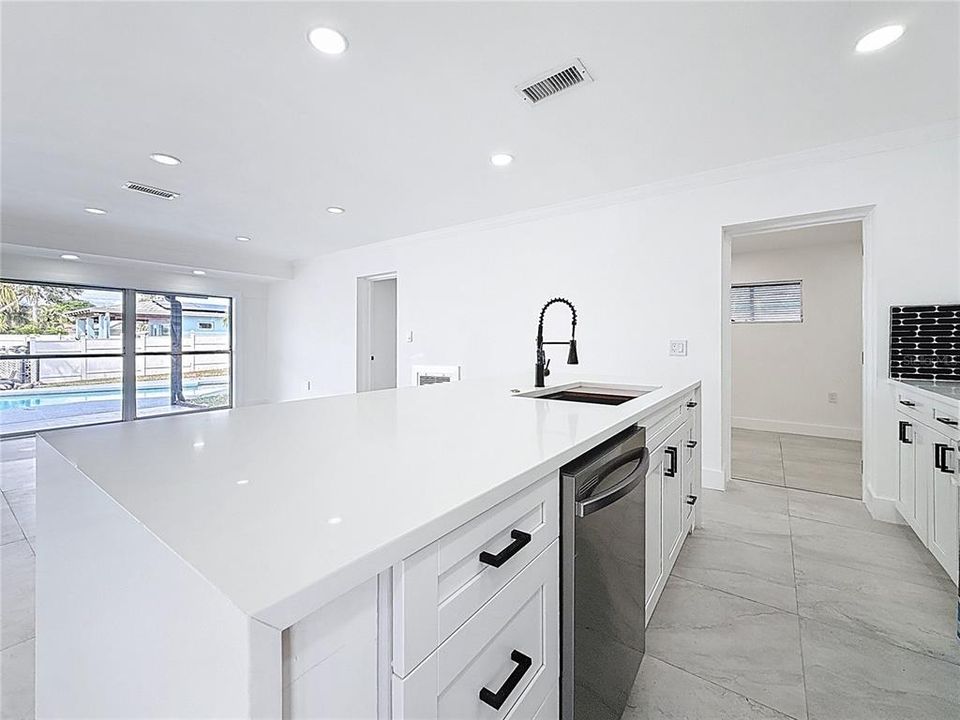 Active With Contract: $4,100 (3 beds, 3 baths, 1548 Square Feet)