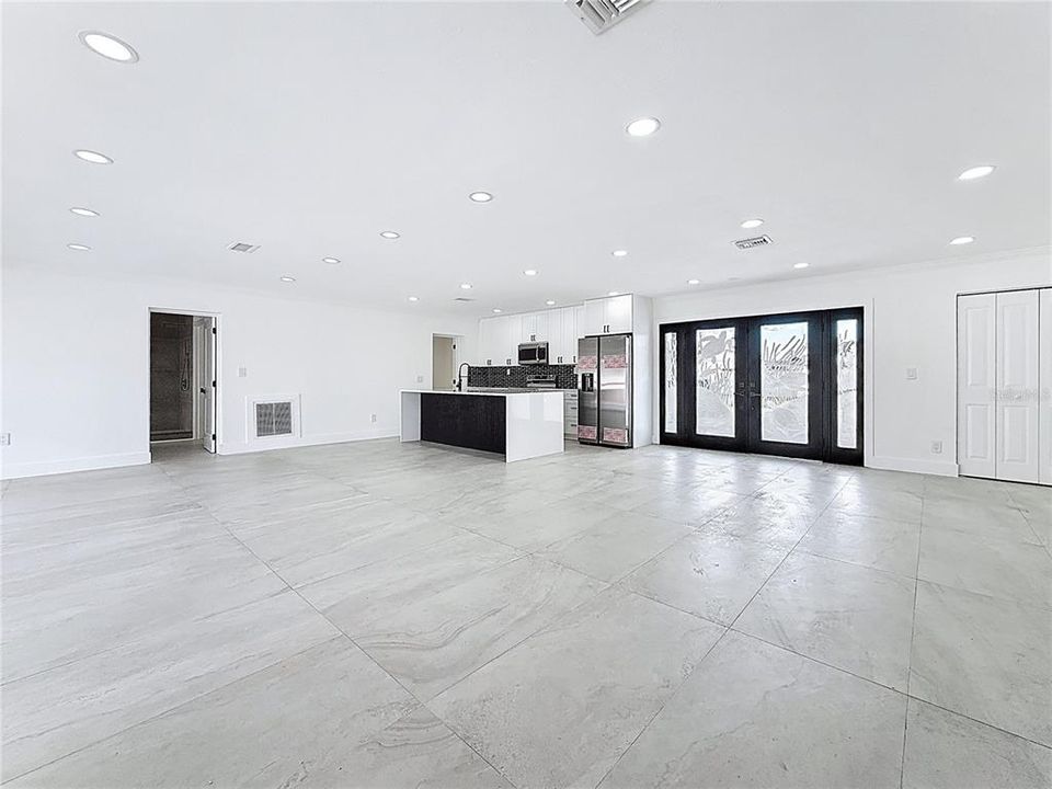 Active With Contract: $4,100 (3 beds, 3 baths, 1548 Square Feet)