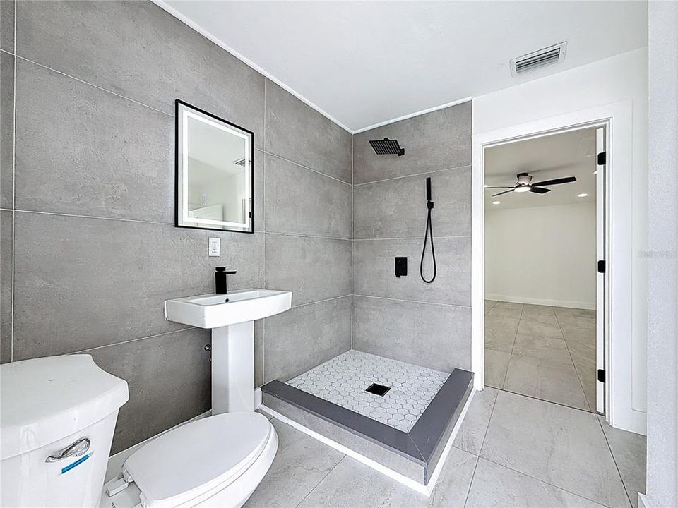 Active With Contract: $4,100 (3 beds, 3 baths, 1548 Square Feet)