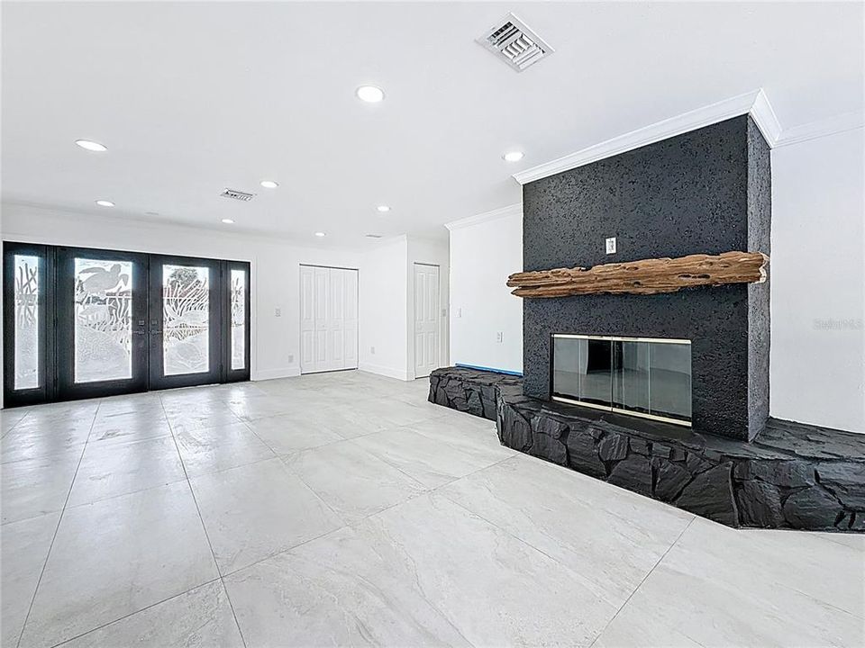 Active With Contract: $4,100 (3 beds, 3 baths, 1548 Square Feet)