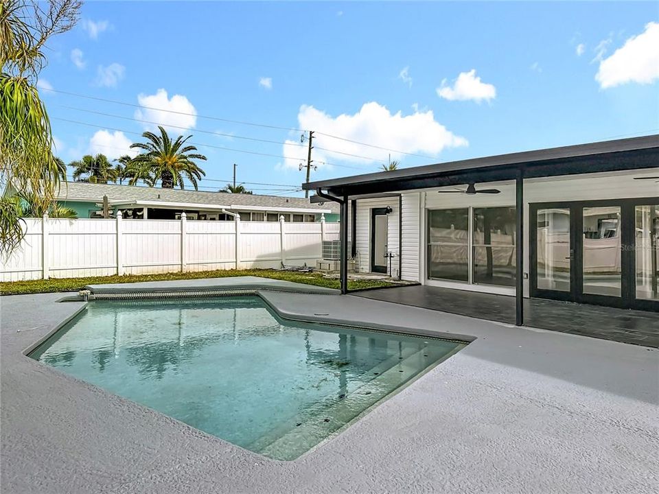 Active With Contract: $4,100 (3 beds, 3 baths, 1548 Square Feet)