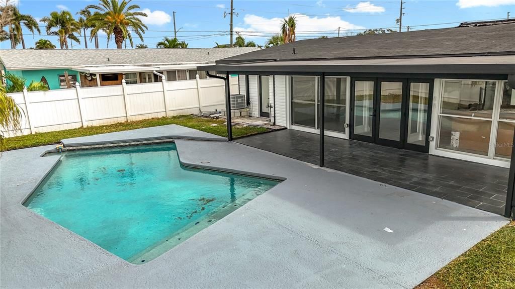 Active With Contract: $4,100 (3 beds, 3 baths, 1548 Square Feet)