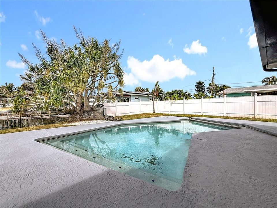 Active With Contract: $4,100 (3 beds, 3 baths, 1548 Square Feet)