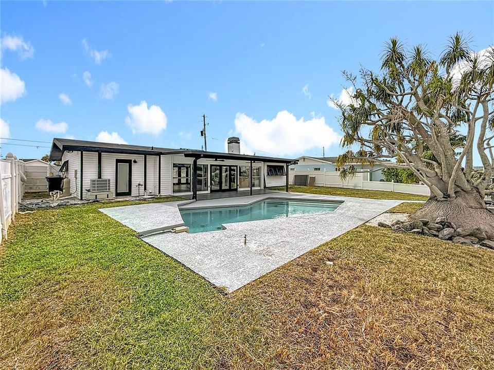 Active With Contract: $4,100 (3 beds, 3 baths, 1548 Square Feet)