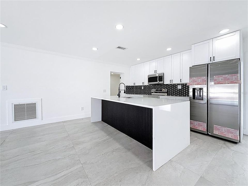 Active With Contract: $4,100 (3 beds, 3 baths, 1548 Square Feet)