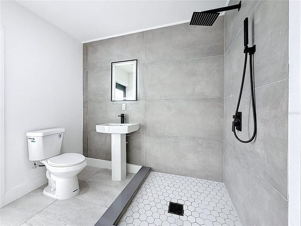 Active With Contract: $4,100 (3 beds, 3 baths, 1548 Square Feet)