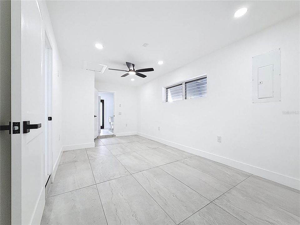 Active With Contract: $4,100 (3 beds, 3 baths, 1548 Square Feet)