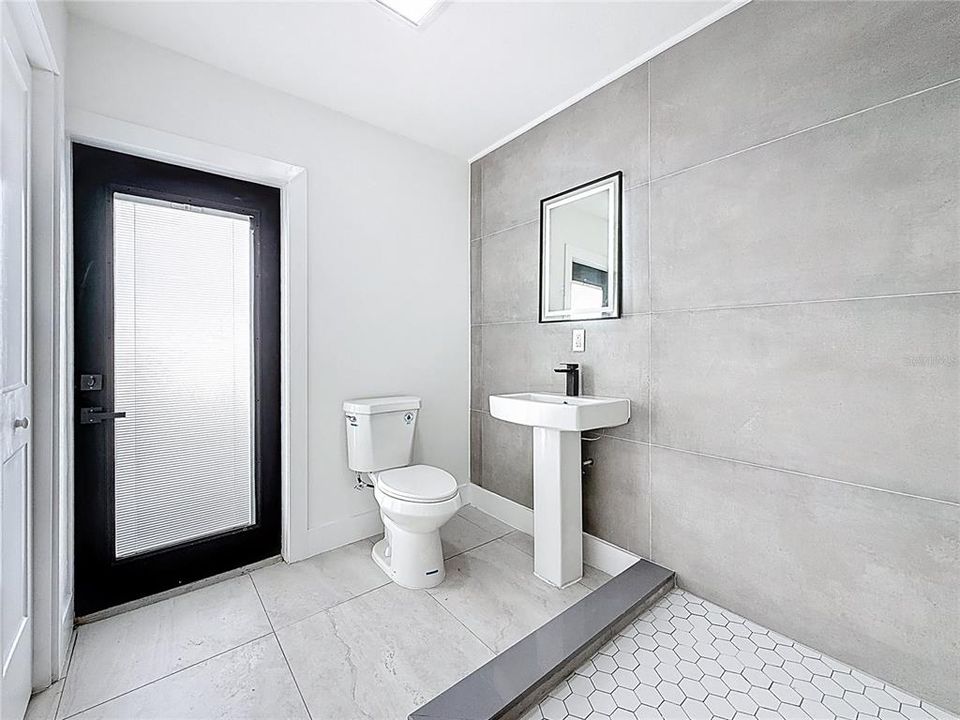 Active With Contract: $4,100 (3 beds, 3 baths, 1548 Square Feet)