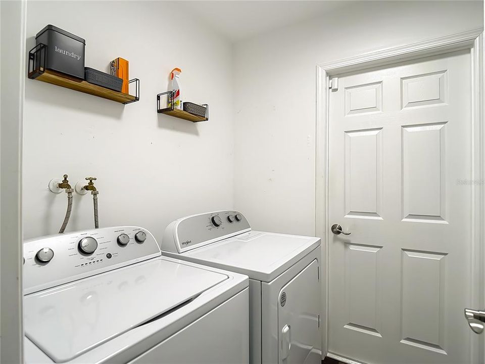 For Sale: $239,500 (2 beds, 1 baths, 943 Square Feet)