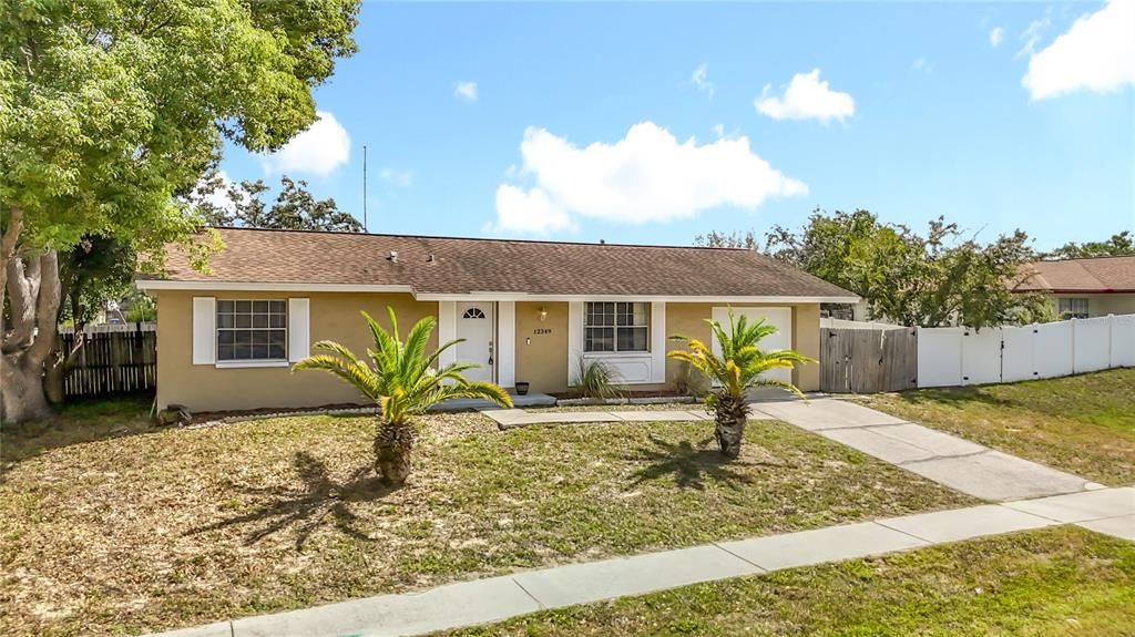 For Sale: $239,500 (2 beds, 1 baths, 943 Square Feet)